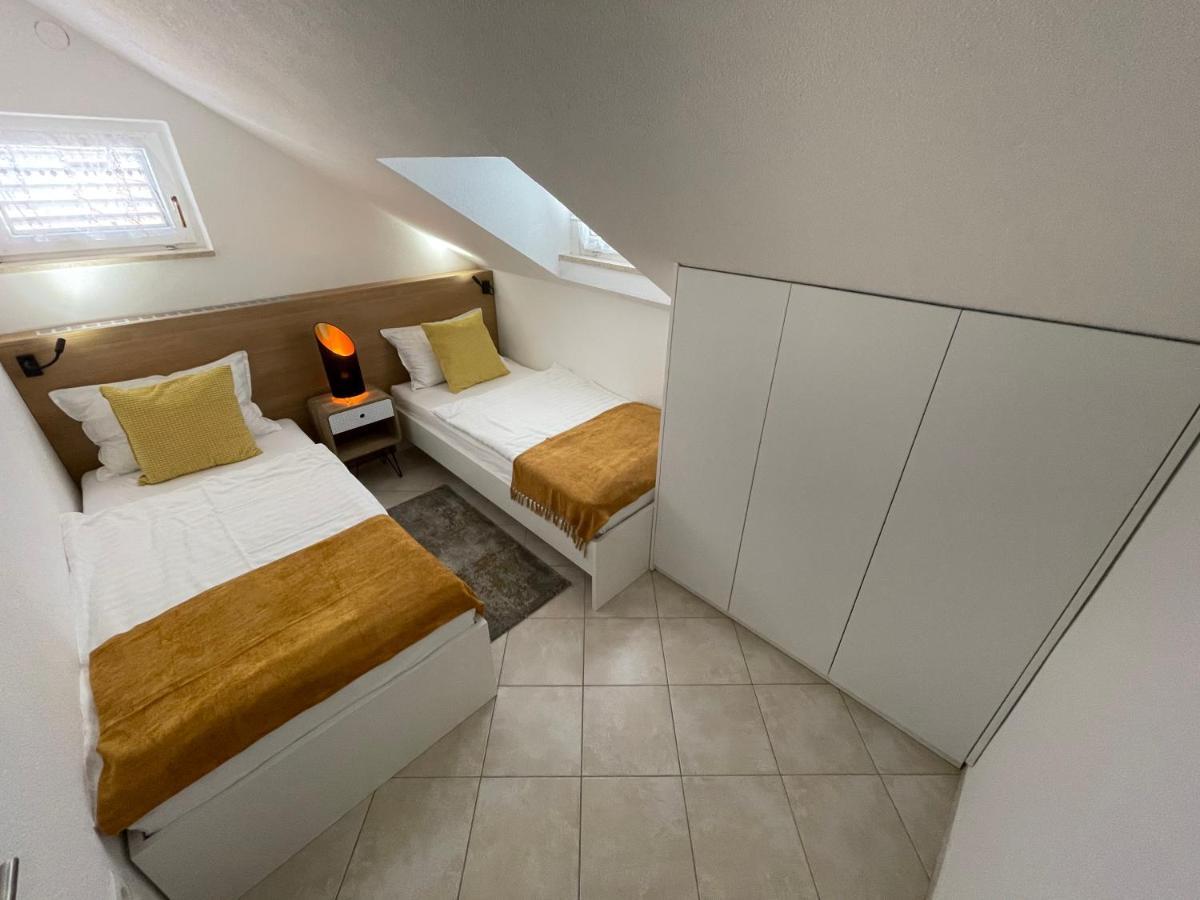 Holiday Home "Mala Kuca " With Heated Pool Pula Dış mekan fotoğraf