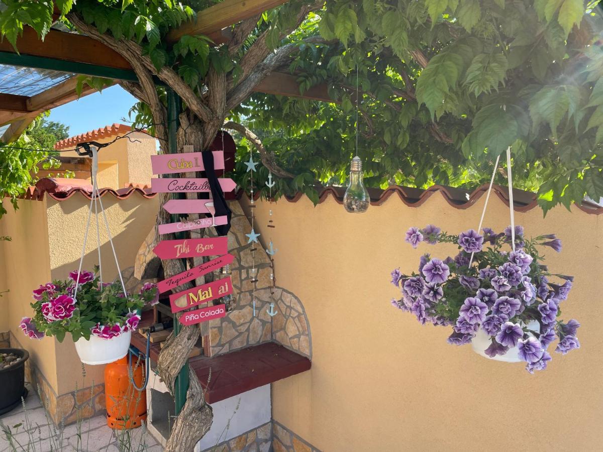 Holiday Home "Mala Kuca " With Heated Pool Pula Dış mekan fotoğraf