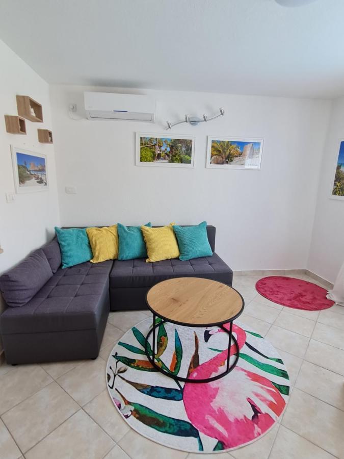 Holiday Home "Mala Kuca " With Heated Pool Pula Dış mekan fotoğraf