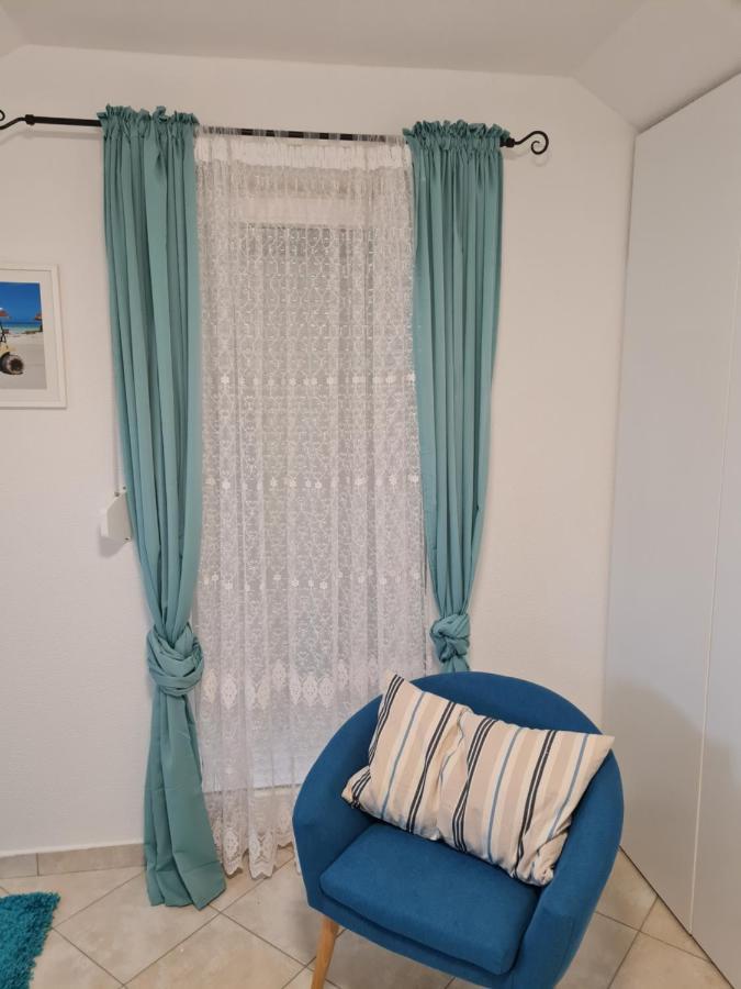 Holiday Home "Mala Kuca " With Heated Pool Pula Dış mekan fotoğraf