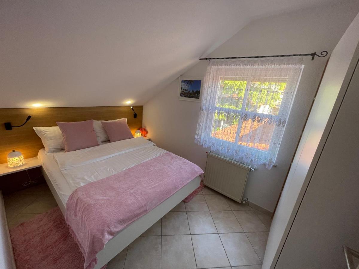 Holiday Home "Mala Kuca " With Heated Pool Pula Dış mekan fotoğraf
