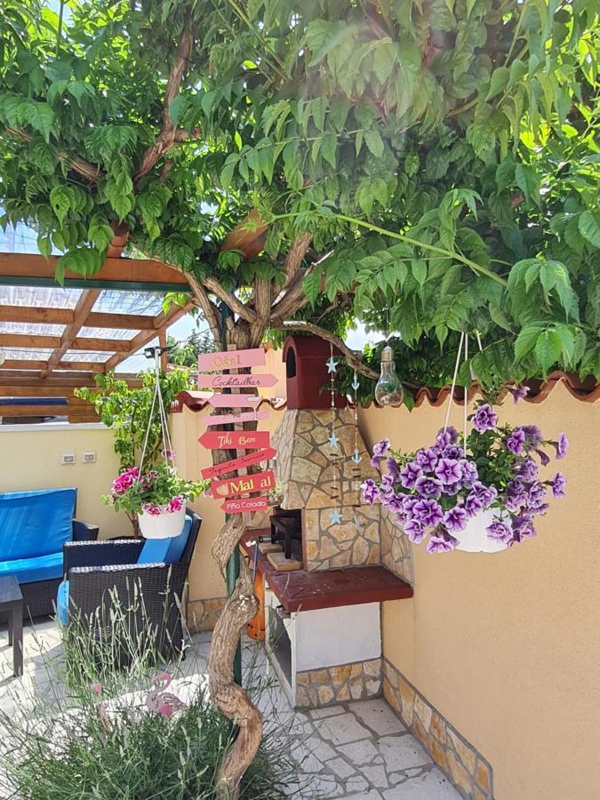 Holiday Home "Mala Kuca " With Heated Pool Pula Dış mekan fotoğraf