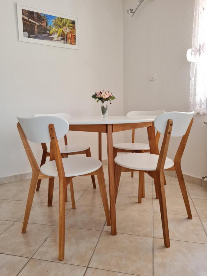 Holiday Home "Mala Kuca " With Heated Pool Pula Dış mekan fotoğraf