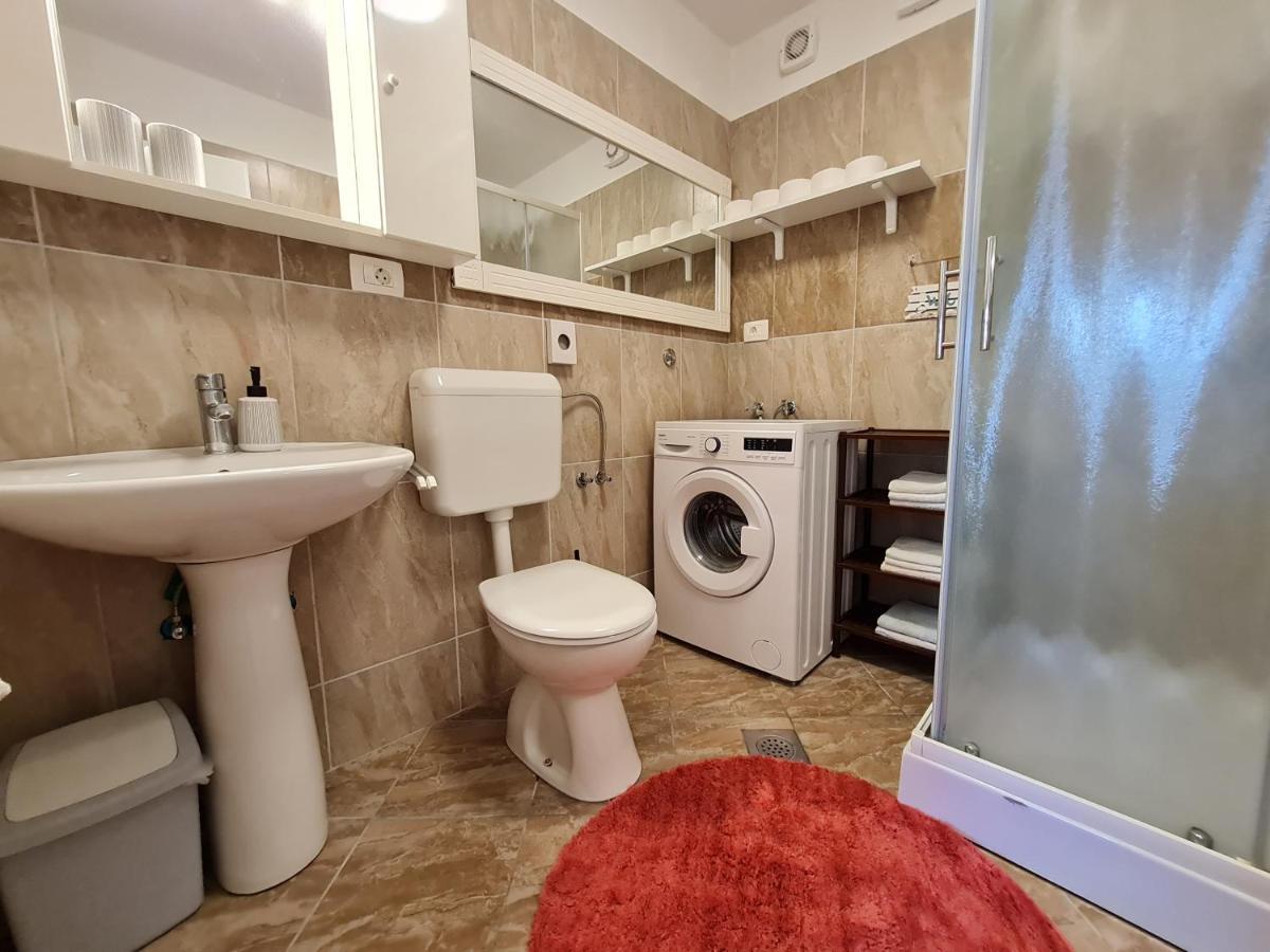 Holiday Home "Mala Kuca " With Heated Pool Pula Dış mekan fotoğraf