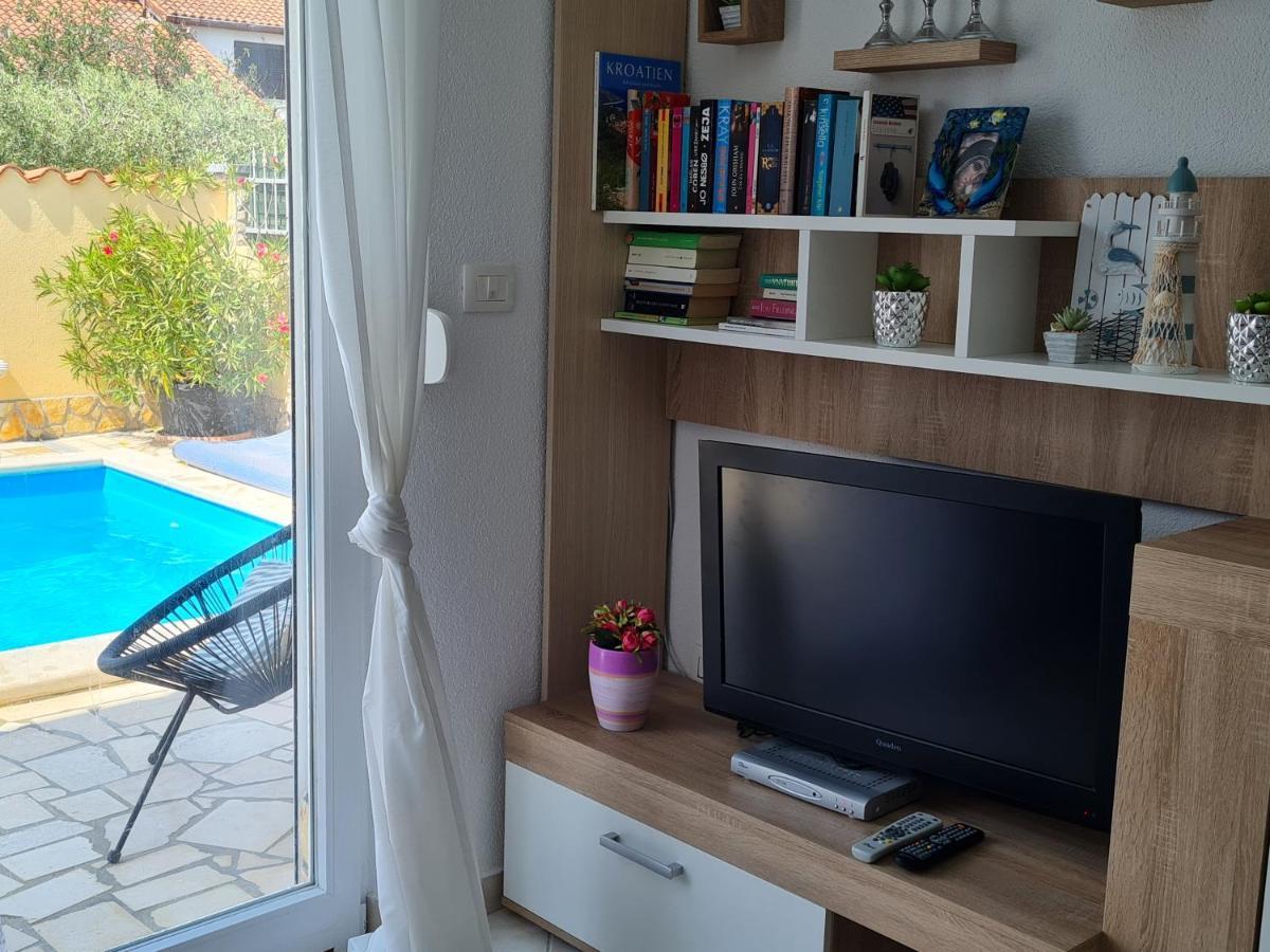 Holiday Home "Mala Kuca " With Heated Pool Pula Dış mekan fotoğraf