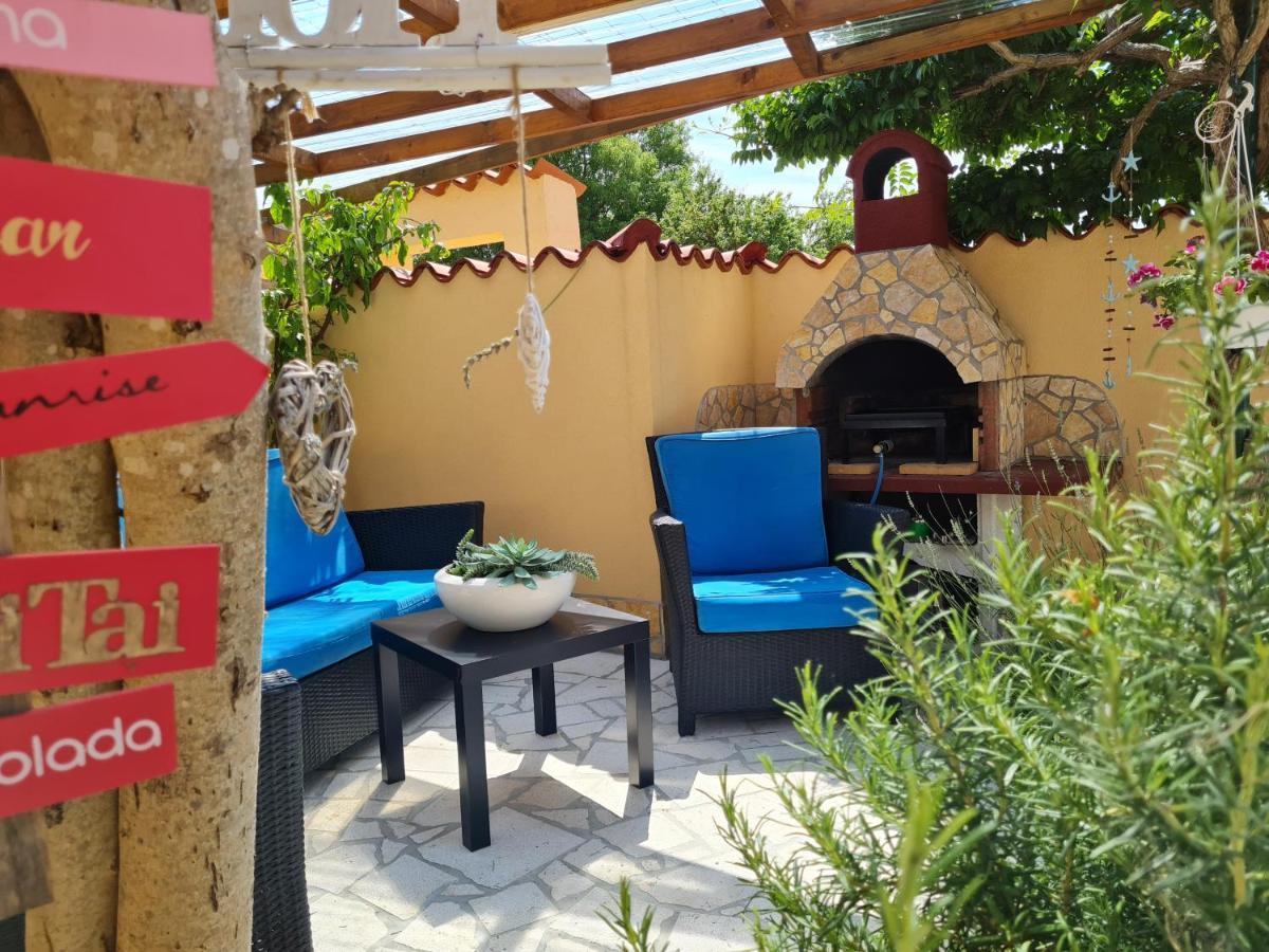 Holiday Home "Mala Kuca " With Heated Pool Pula Dış mekan fotoğraf