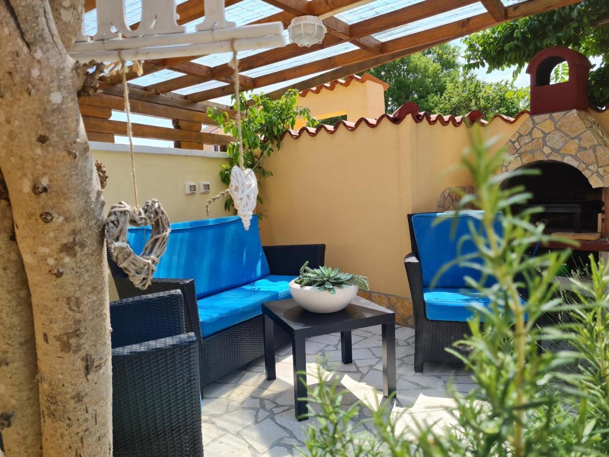 Holiday Home "Mala Kuca " With Heated Pool Pula Dış mekan fotoğraf
