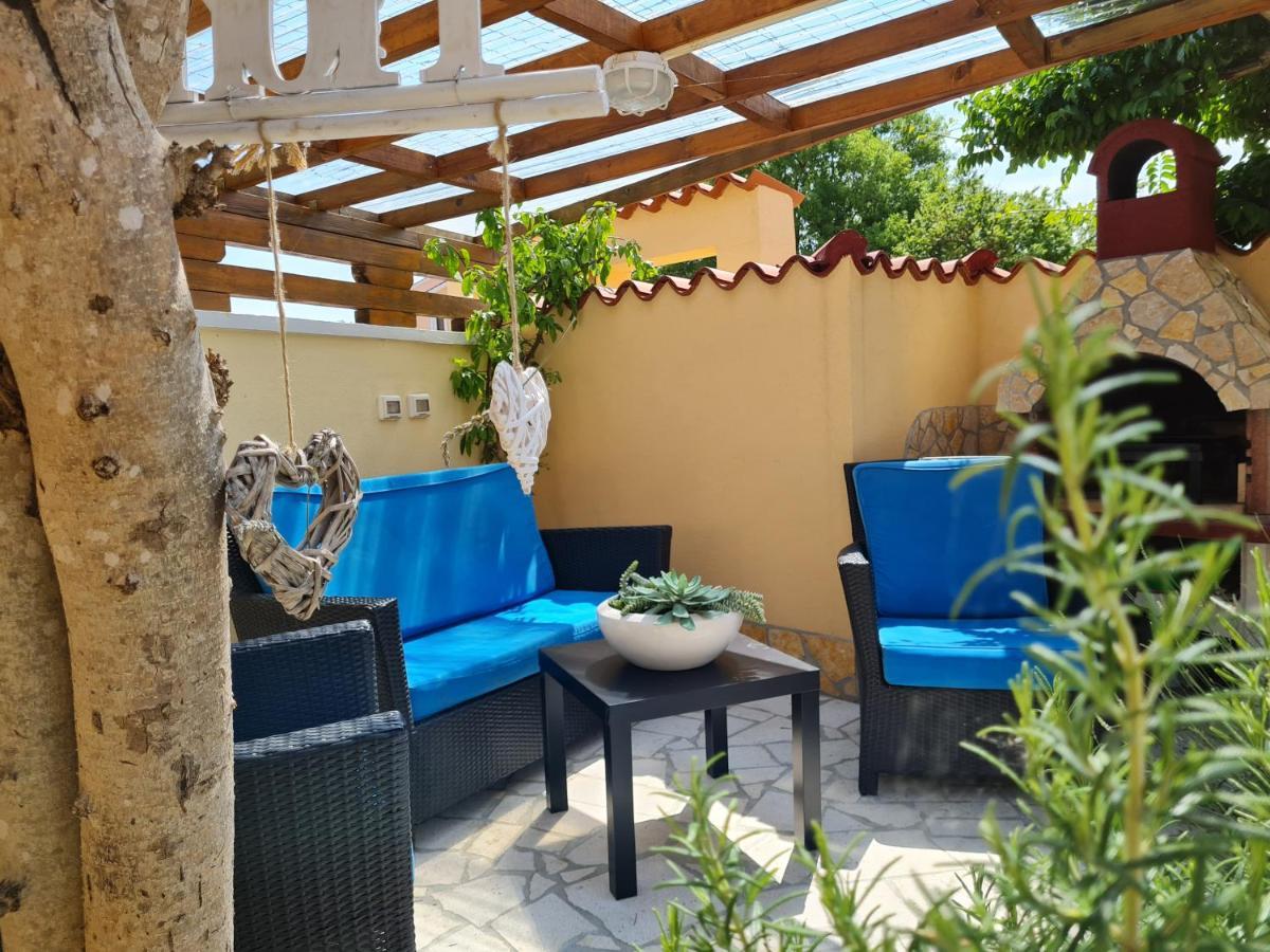 Holiday Home "Mala Kuca " With Heated Pool Pula Dış mekan fotoğraf
