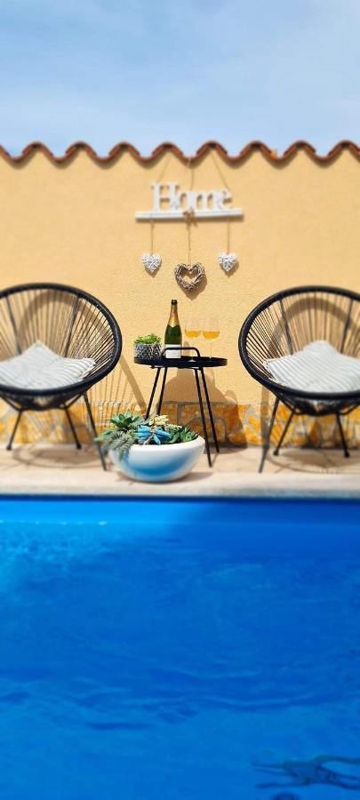 Holiday Home "Mala Kuca " With Heated Pool Pula Dış mekan fotoğraf