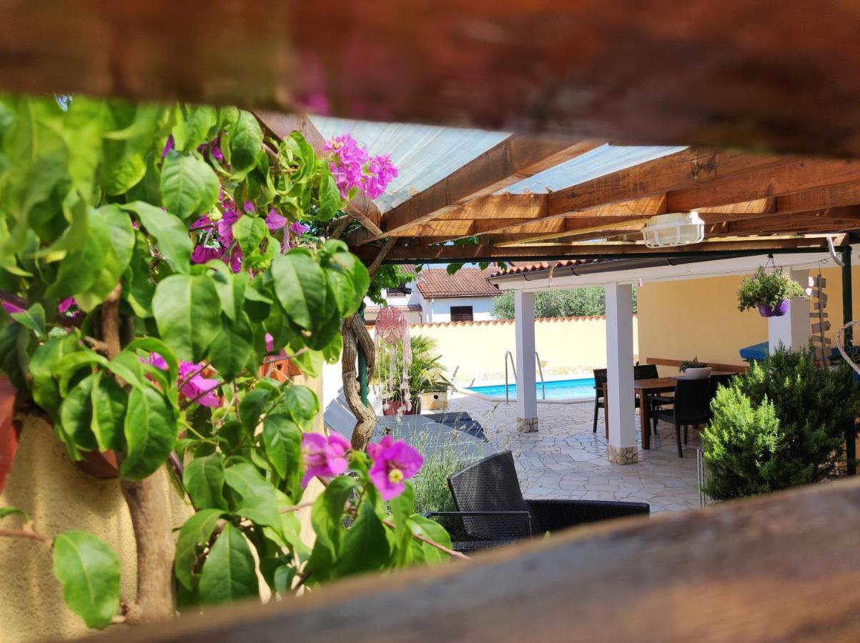 Holiday Home "Mala Kuca " With Heated Pool Pula Dış mekan fotoğraf