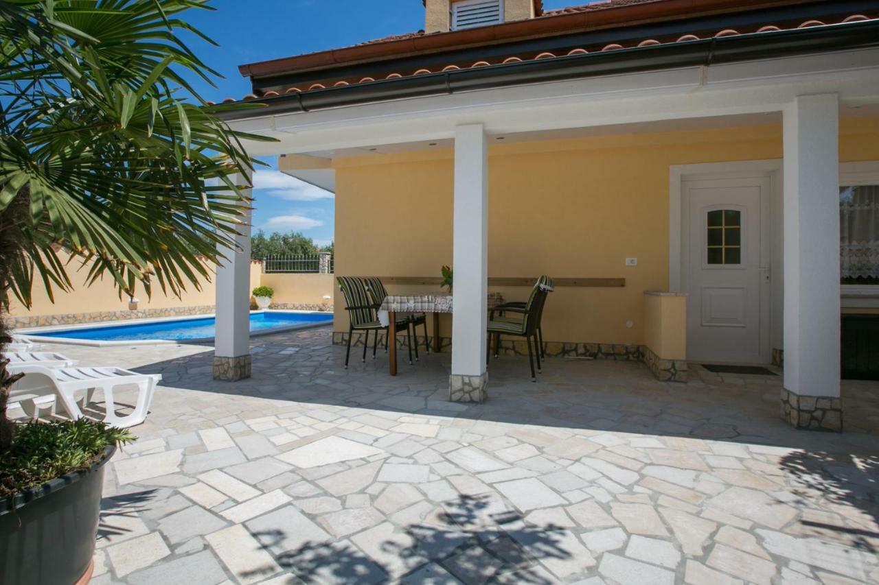 Holiday Home "Mala Kuca " With Heated Pool Pula Dış mekan fotoğraf